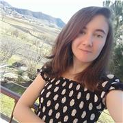 Ragazza impartisce lezioni di latino e greco